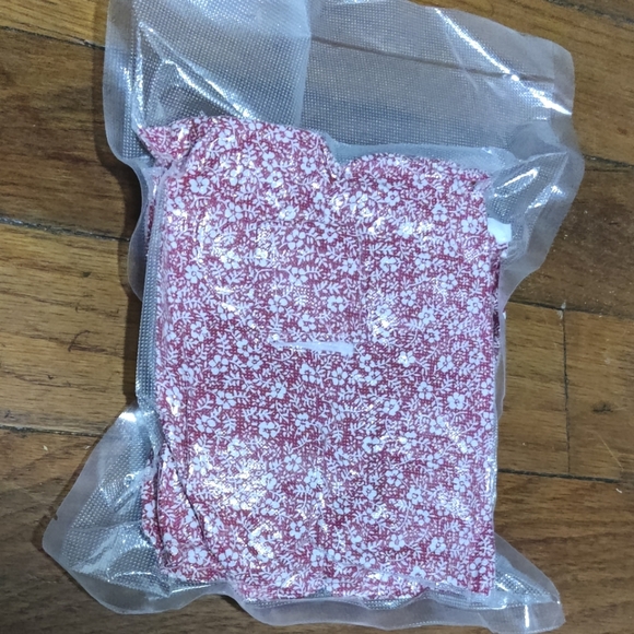 NWT rainbowstar red & white floral seatbelt pillow - Picture 3 of 3